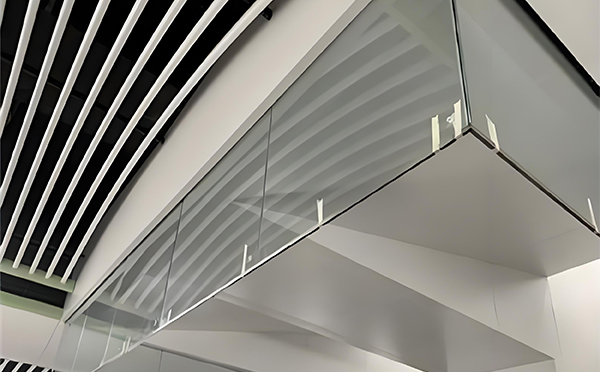 阿克塞玻璃挡烟垂壁