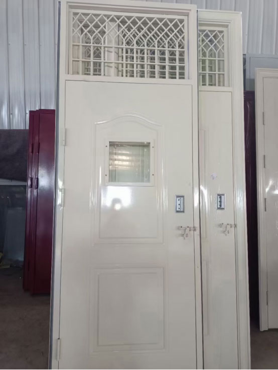 阿克塞学校教室门 阿克塞学校教室门