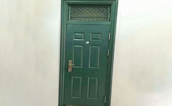 阿克塞学校教室门