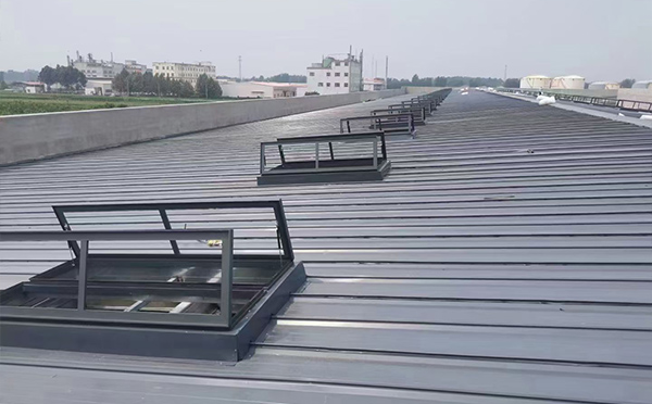 某中学室内体育馆阿克塞排烟窗改造项目