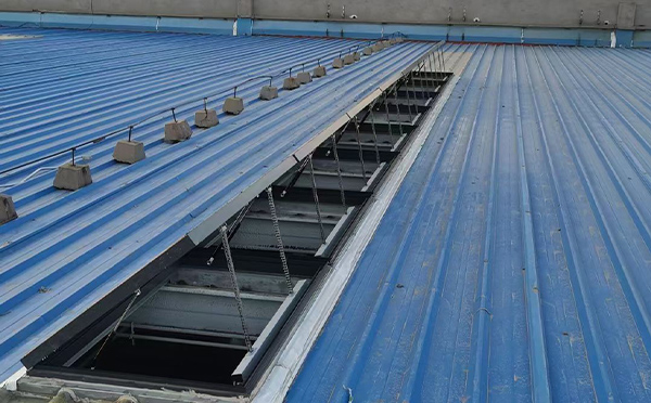 某城市大型商业综合体中庭阿克塞排烟窗工程