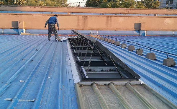 某区域性物流仓储中心阿克塞排烟窗系统安装项目