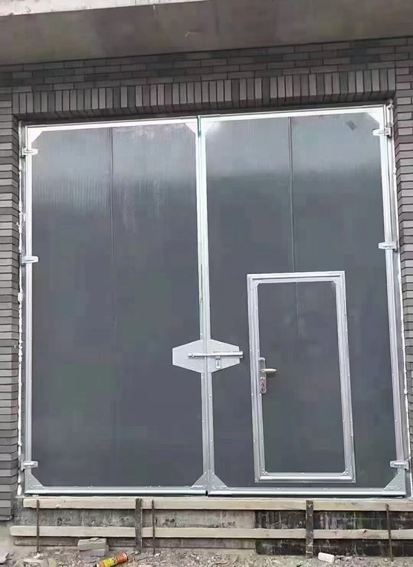 阿克塞工业平开门在大型设备制造车间的应用实例